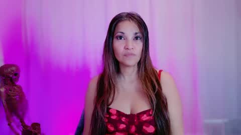 Snapshot of divinelynn chatting on 02.04.25 DivineLynn online show from 02.04.25