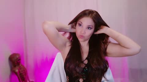 Snapshot of divinelynn chatting on 03.10.25 DivineLynn online show from 03.10.25