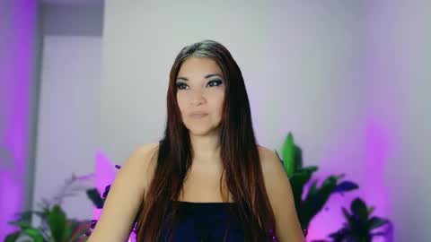 Snapshot of divinelynn chatting on 11.24.25 DivineLynn online show from 11.24.25