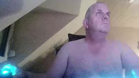 Snapshot of doggy2629 chatting on 10.27.25 doggy2629 online show from 10.27.25