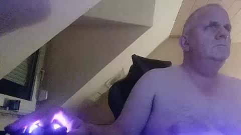 Snapshot of doggy2629 chatting on 10.29.25 doggy2629 online show from 10.29.25