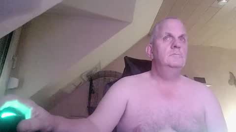 Snapshot of doggy2629 chatting on 11.29.25 doggy2629 online show from 11.29.25