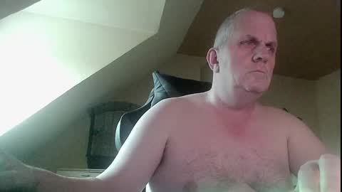 Snapshot of doggy2629 chatting on 12.14.25 doggy2629 online show from 12.14.25