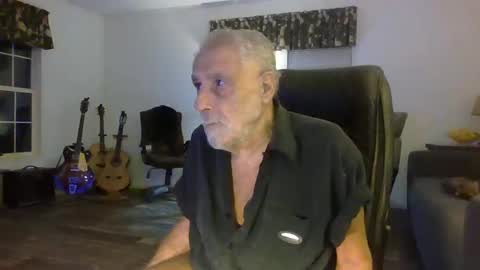 Snapshot of dogluc7 chatting on 12.04.24 dogluc7 online show from 12.04.24