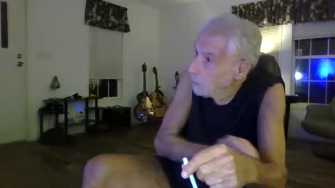 Snapshot of dogluc7 chatting on 01.02.25 dogluc7 online show from 01.02.25