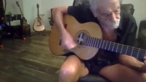 Snapshot of dogluc7 chatting on 10.30.25 dogluc7 online show from 10.30.25