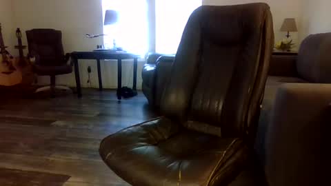 Snapshot of dogluc7 chatting on 10.31.25 dogluc7 online show from 10.31.25