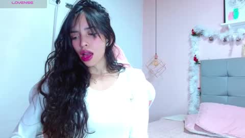 Snapshot of dolce_horny chatting on 12.15.24 Dolce online show from 12.15.24