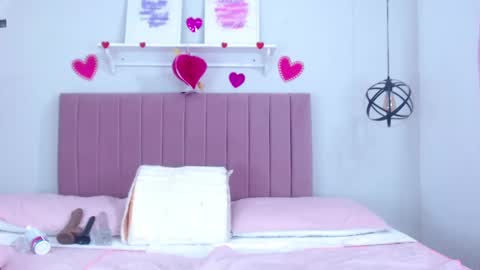 Snapshot of dolce_horny chatting on 03.10.25 Dolce online show from 03.10.25