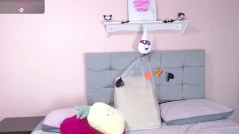 Snapshot of dolce_horny chatting on 10.21.25 Dolce online show from 10.21.25