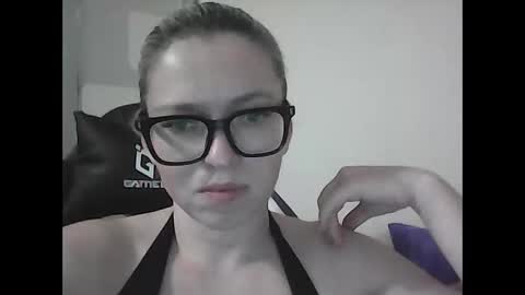 Snapshot of dolce_tempt chatting on 12.01.25 dolce_tempt online show from 12.01.25