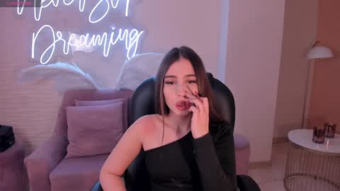 Dolcie  online show from 01.15.25