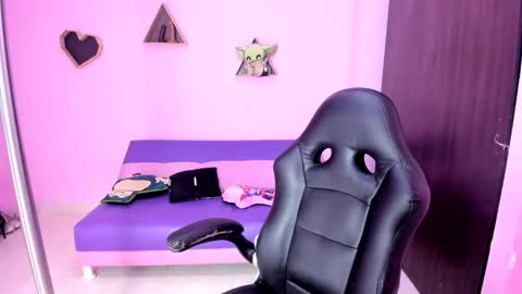 Snapshot of doll___squirt chatting on 11.09.25 sofia de la torre online show from 11.09.25