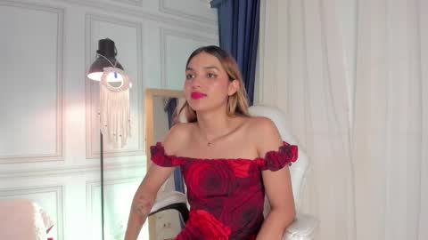 Snapshot of doll_isa_ chatting on 11.27.25 doll_isa_ online show from 11.27.25