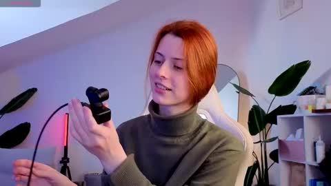 Snapshot of doll_lesli chatting on 11.24.25 Your doll Lesli online show from 11.24.25