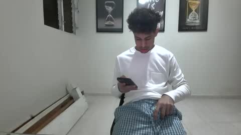 Snapshot of dollarhot30 chatting on 01.05.25 DollarHot30 online show from 01.05.25