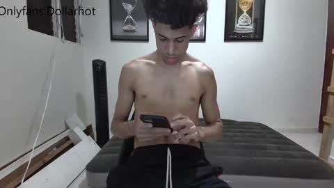 Snapshot of dollarhot30 chatting on 03.01.25 DollarHot30 online show from 03.01.25