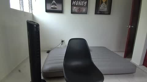 Snapshot of dollarhot30 chatting on 10.28.25 DollarHot30 online show from 10.28.25