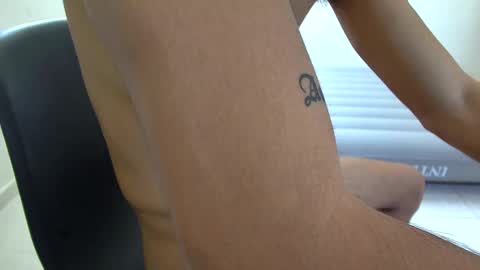 Snapshot of dollarhot30 chatting on 11.13.25 DollarHot30 online show from 11.13.25