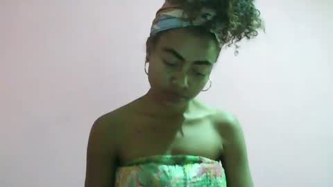 Snapshot of dollepoupee chatting on 10.03.25 dollepoupee online show from 10.03.25