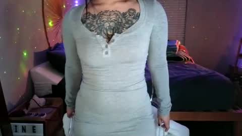 Snapshot of dolllface chatting on 12.18.24 DOLLLFACE online show from 12.18.24