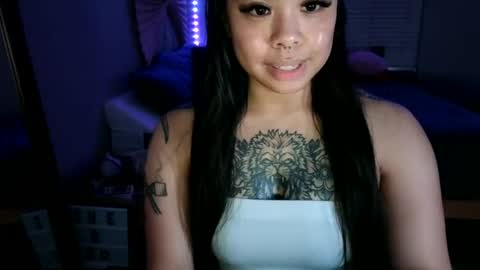 Snapshot of dolllface chatting on 12.19.24 DOLLLFACE online show from 12.19.24