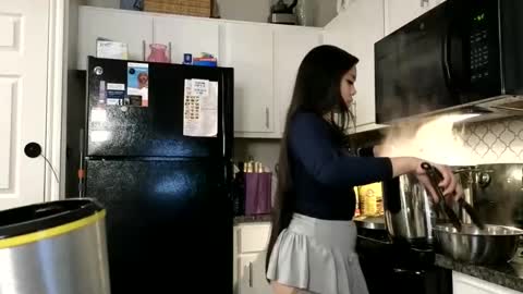 Snapshot of dolllface chatting on 12.24.24 DOLLLFACE online show from 12.24.24