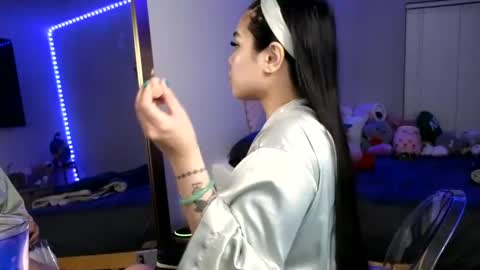 Snapshot of dolllface chatting on 12.29.24 DOLLLFACE online show from 12.29.24