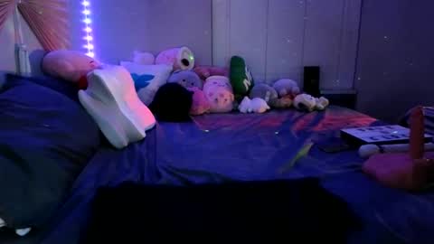 Snapshot of dolllface chatting on 12.30.24 DOLLLFACE online show from 12.30.24