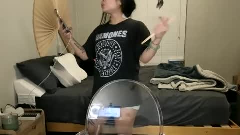 Snapshot of dolllface chatting on 12.31.24 DOLLLFACE online show from 12.31.24