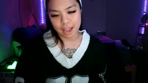 Snapshot of dolllface chatting on 01.18.25 DOLLLFACE online show from 01.18.25