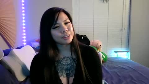 Snapshot of dolllface chatting on 02.01.25 DOLLLFACE online show from 02.01.25