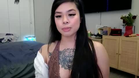 Snapshot of dolllface chatting on 02.05.25 DOLLLFACE online show from 02.05.25