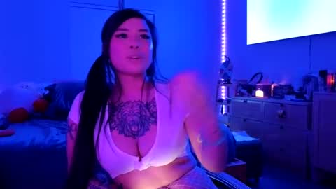 Snapshot of dolllface chatting on 02.19.25 DOLLLFACE online show from 02.19.25