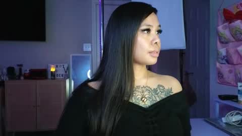 Snapshot of dolllface chatting on 02.25.25 DOLLLFACE online show from 02.25.25