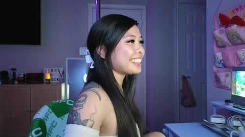 Snapshot of dolllface chatting on 02.26.25 DOLLLFACE online show from 02.26.25