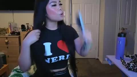 Snapshot of dolllface chatting on 02.28.25 DOLLLFACE online show from 02.28.25