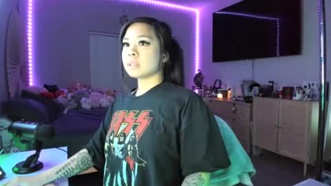 Snapshot of dolllface chatting on 03.07.25 DOLLLFACE online show from 03.07.25