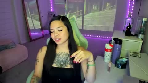 Snapshot of dolllface chatting on 09.14.25 DOLLLFACE online show from 09.14.25