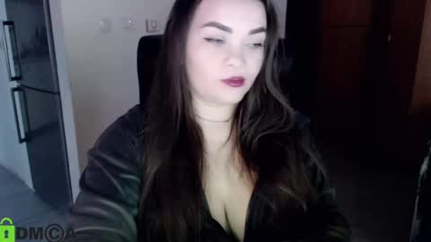 Snapshot of dolly_sun chatting on 12.23.24 ILONA online show from 12.23.24
