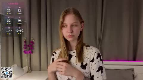 Snapshot of dollyburruss chatting on 09.27.25 Emilia online show from 09.27.25