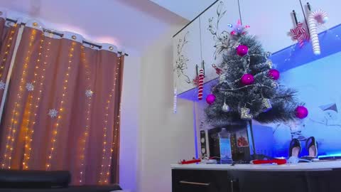 Snapshot of dollyiaa chatting on 12.26.24 Dollya online show from 12.26.24