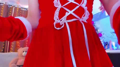 Snapshot of dollyiaa chatting on 12.27.24 Dollya online show from 12.27.24