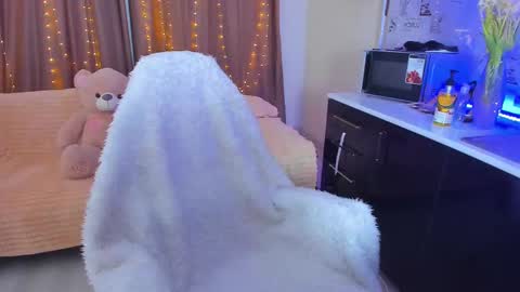 Snapshot of dollyiaa chatting on 03.07.25 Dollya online show from 03.07.25