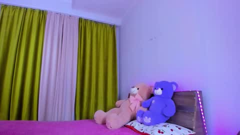 Snapshot of dollyiaa chatting on 09.27.25 Dollya online show from 09.27.25