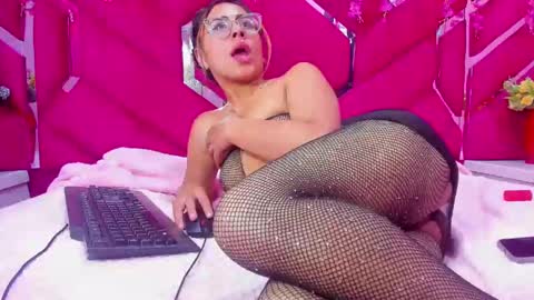 Snapshot of dollyjuicy1 chatting on 12.20.24 dollyjuicy1 online show from 12.20.24