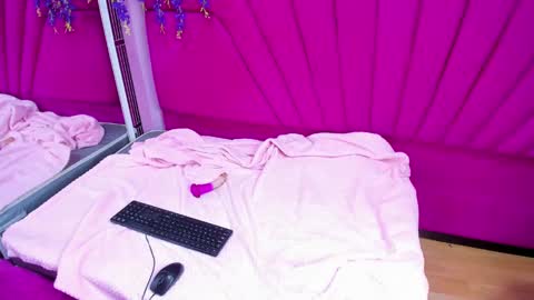 Snapshot of dollyjuicy1 chatting on 01.27.25 dollyjuicy1 online show from 01.27.25