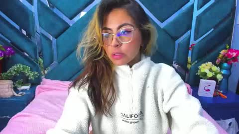 Snapshot of dollyjuicy1 chatting on 02.28.25 dollyjuicy1 online show from 02.28.25