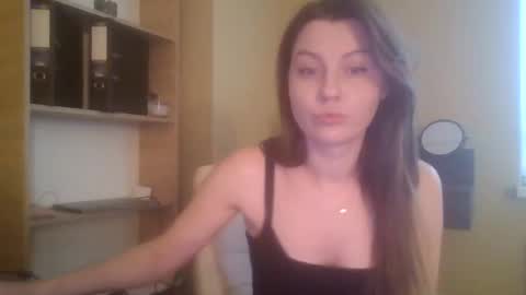 Snapshot of dollyroma chatting on 11.04.25 DollyRoma online show from 11.04.25