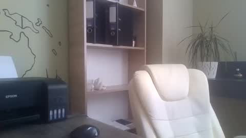 Snapshot of dollyroma chatting on 11.24.25 DollyRoma online show from 11.24.25